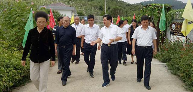 湖南省副省长隋忠诚走进北京资源集团湘西黑猪产业园调研指导