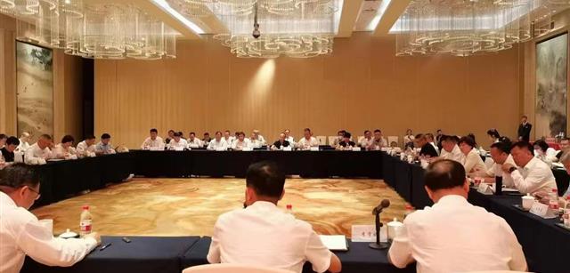 刘钧贻董事长受邀出席华北湘商回归工作推进会并作典型发言