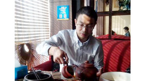 高川--湖南农大动物营养硕士
现任：饲料技术经理，进入资源大家庭，得到很多老师的帮助，也更加清楚了自己的位置和方向。以前人生的种种经历，在此时才发现它的价值。